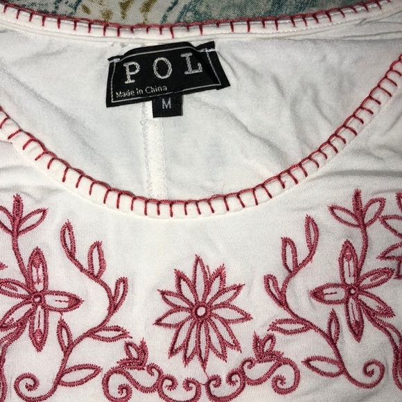 POL medium oversized cream floral embroidered top - Picture 3 of 4